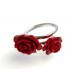 ANELLO regolabile con doppia rosellina in resina di colore rosso